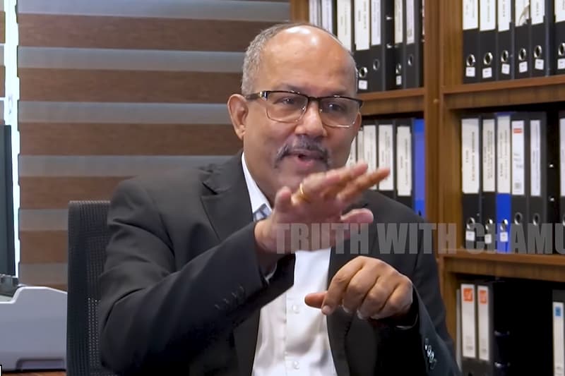 'ලිමිණිට මේ වෙලාවේ ස්ටේජ් නගින්න බෑ, ඇයට ඇත්තේ පවුලේ වගකීමක්' - නාමල්ගේ මාමණ්ඩිය නිහඬතාව බිඳියි