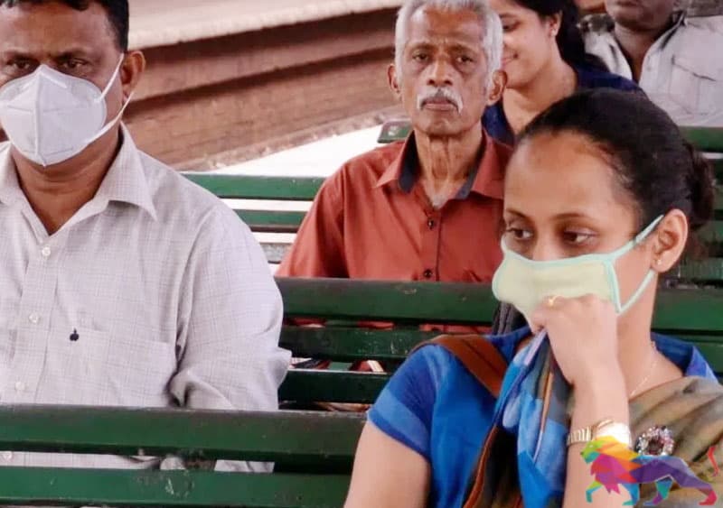 කොරෝනා තහංචි ලිහිල් වෙද්දී, නිවසින් බැහැරව වෛරසය ආසාදනය වීම ගැන විශේෂඥයන් කියන දේ!