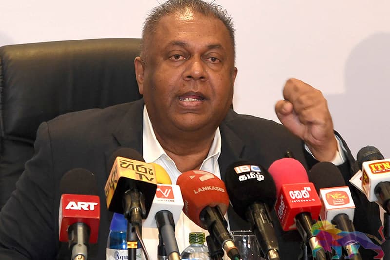 මංගලගෙන් අභියෝගයක්: මැ‌ලේනියාට අමතරව තවත් ඇමරිකානු ආර්යාවක් !! (VIDEO) 