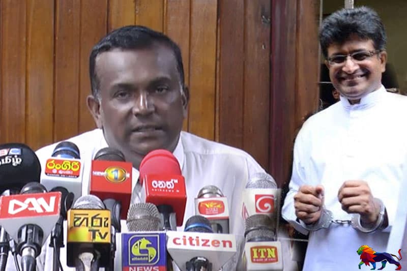  ගම්මන්පිළගේ දේශප්‍රේමි රෙදි ගැලවෙයි - දේපල පිටරට :බිරිඳයි දරුවෝ ඕස්ට්‍රේලියාවේ : අම්මයි තාත්තයි නංගියි ඇමරිකාවේ (VIDEO)