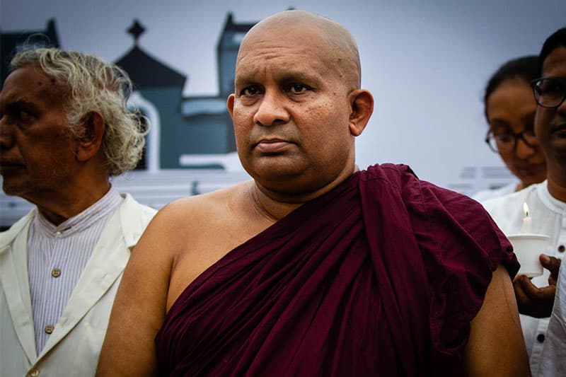 ආගමික හේතු දක්වා “රෙද්ද ගලවන්න අයිතියක් නැහැ” (VIDEO)