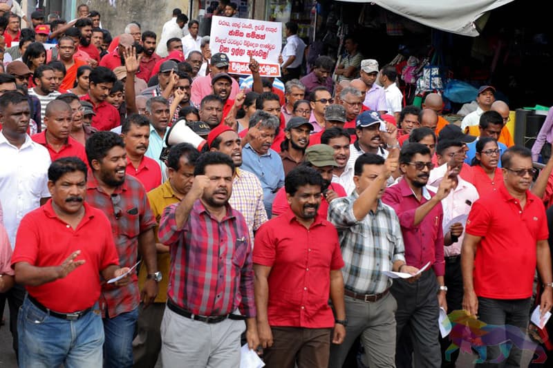 ආණ්ඩුව ගෙදර යනු ! – ජවිපෙ පාරට බැස 'ගේම' ඉල්ලයි! (PHOTOS)