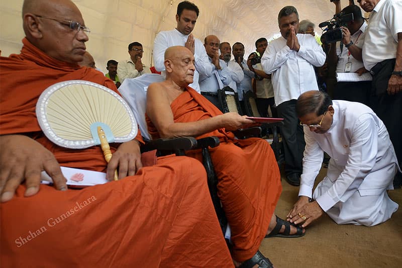 රෑ වැටුන වලේ දවල් වැටීමේ සුදානම - වික්ටර් අයිවන්ගේ විග්‍රහයක්