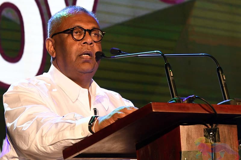 ''ෆෝන් එක ස්මාට් වුනාට මදි, ආකල්පවලිනුත් ස්මාට් වෙන්න'' - මංගලගෙන් තාරුණ්‍යට ආයාචනයක් (VIDEO)
