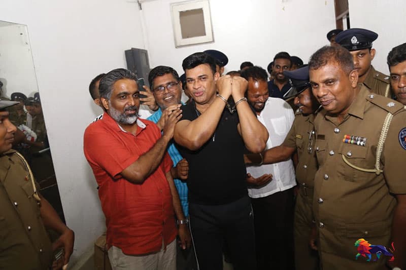 රංජා ළඟ තිබ්බ අසභ්‍ය තැටි වලින් රජය අපහසුතාවයට පත්වුනේ කෝමද ? 'කන්පියුස්' නැද්ද ?