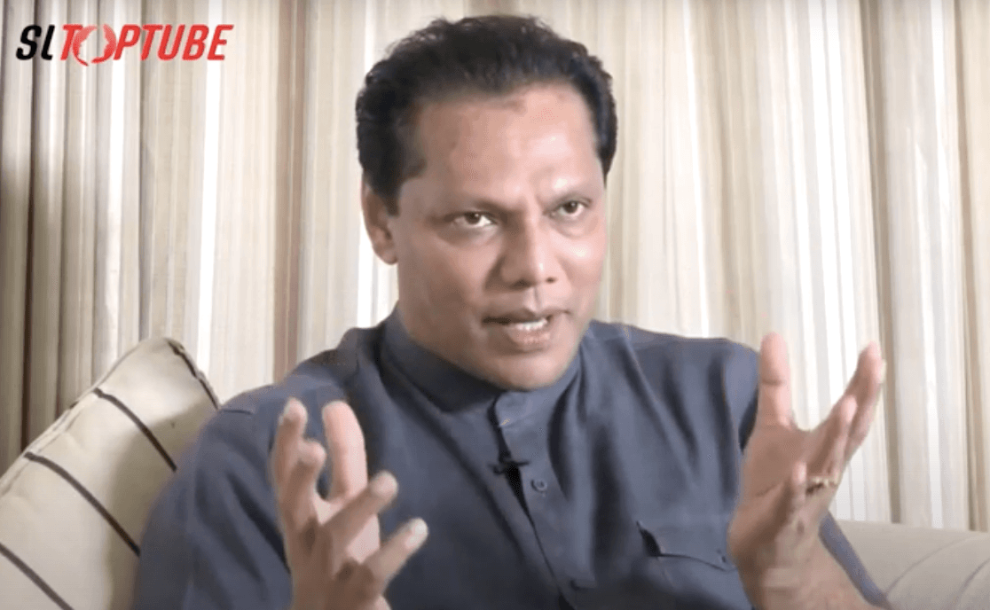 පොදුජන පෙරමුණේ දිස්ත්‍රික් නායකයෝ තමයි මහින්ද මහත්තය ඉස්සෙල්ලම පාවල දුන්නේ | දයාසිරි කියයි