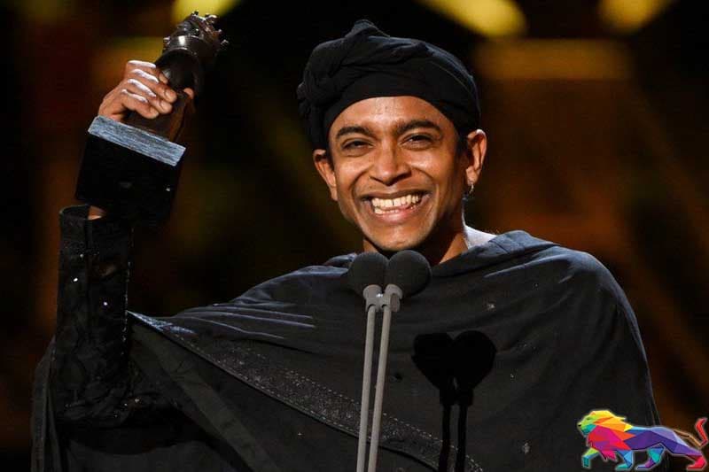 මචංලා මං උඹලට ආදරෙයි ! හිරාන්ගෙන් ලංකාවේ අරගලයට සහය