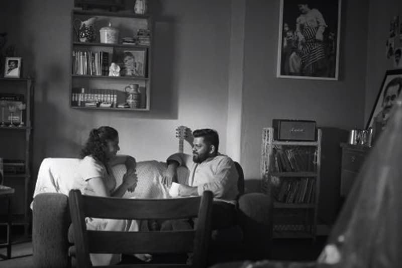 ලක්ෂ්මන් විජේසේකර 'නොමියෙන හඬට' විහඟ විජේසේකර උත්තමාචාර (වීඩියෝ)