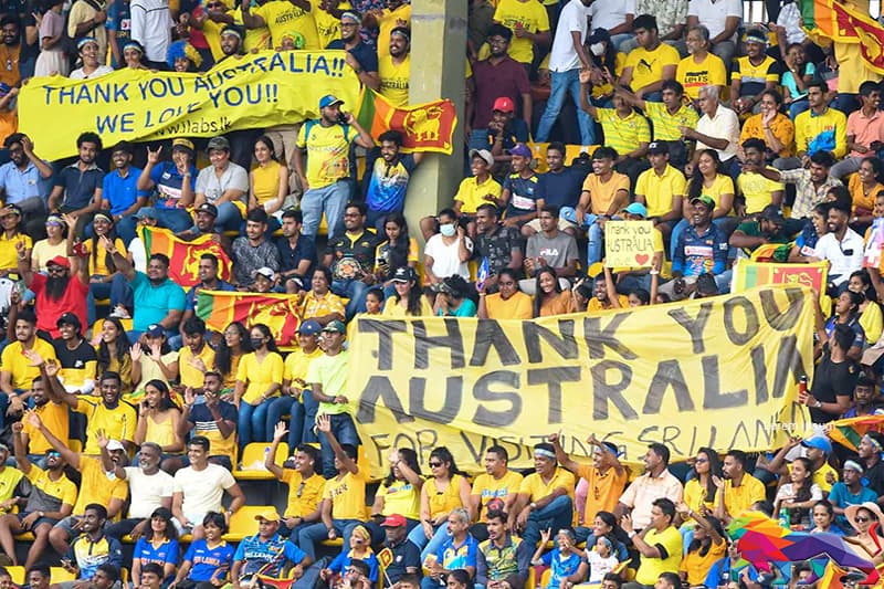 කහපාට කියන්නෙ සතුට -(චින්තන ධර්මදාස)
