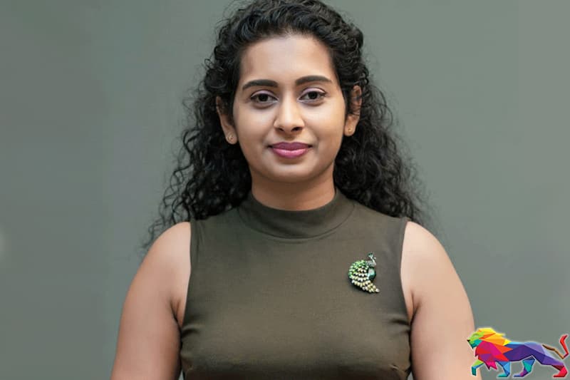 සිත්තමෙන් ලොව ජයගත් නයනාංජනී මොනරවිල