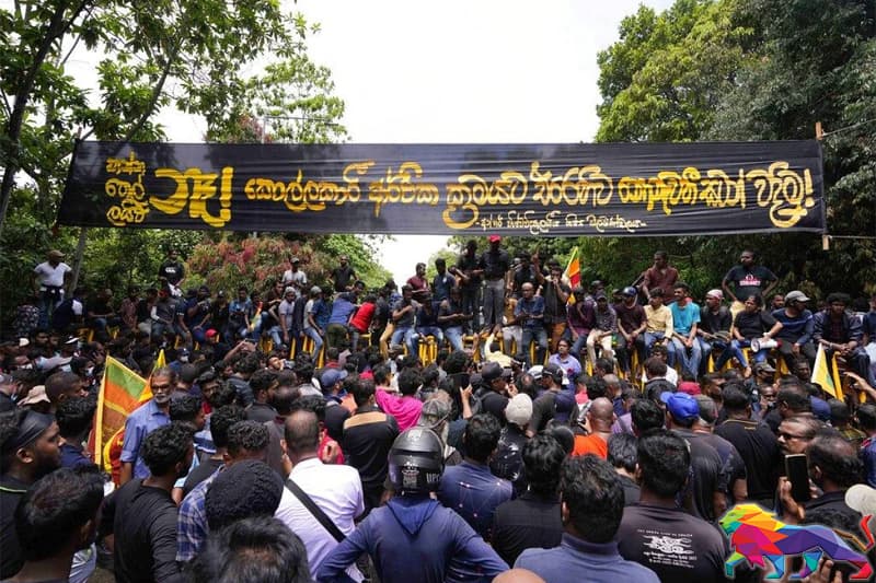 මේ රකින්ට තැත් කරන්නේ අහිමිවී යන පාරාදීසයයි