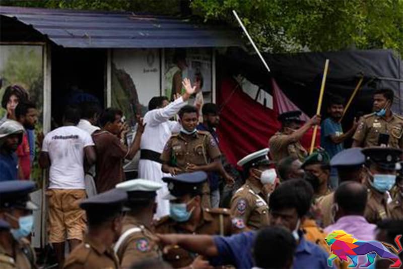 පොහොට්ටු මැර කල්ලිය ඇවිළූ ගින්නෙන් පොලිස් නිලධාරියෙකු ඇතුළු 7ක් මරුට