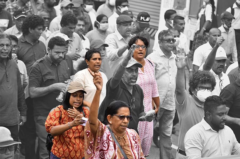 ජාතික ජනබලවේගයේ කාන්තාව - (එරන්ද ගිනිගේ)