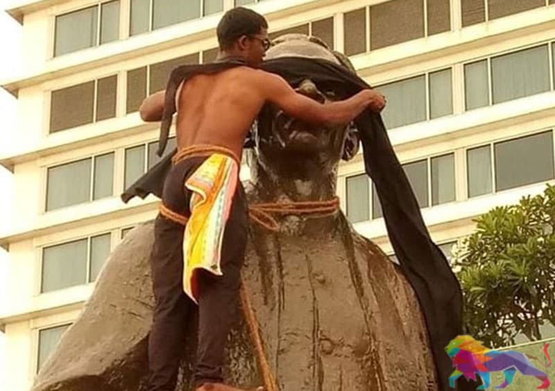 ලොව බලන්නට දෑස් දුන් පියාගේ දෑස් අන්ධ කිරීම - (චන්දිමා ජයසේන)