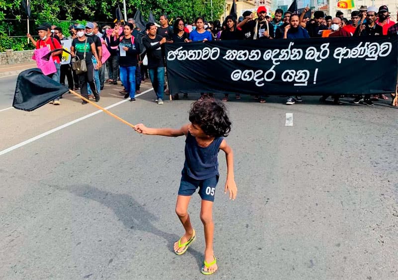 විරෝධතාවලට දරුවන් රැගෙන යාම වරදක් ද?