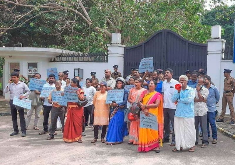  ජනපතිගේ උතුරේ නියෝජිතයා දෙමළ විරෝධතා හමුවේ පසුබසී
