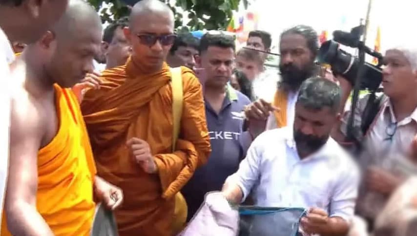 අධිකරණ නියෝගයෙන් පසු ගාලුමුවදොර අට්ටාල ඉවත් කෙරේ