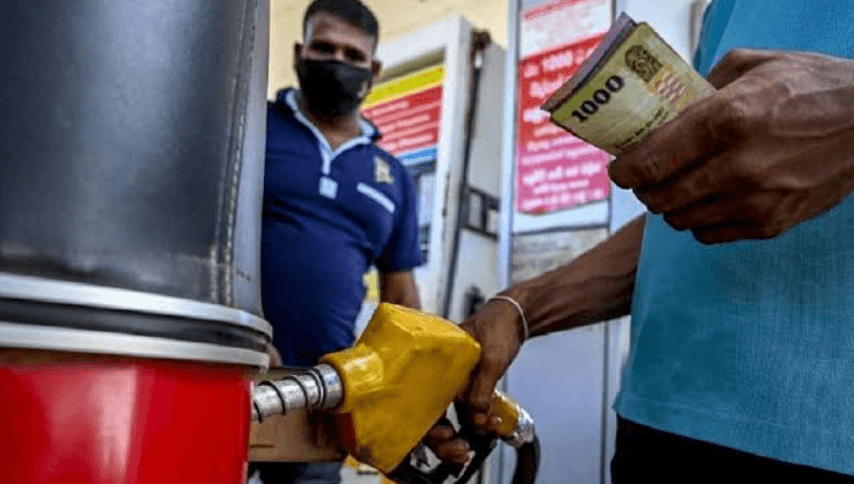 ඉන්ධන මිල පාලනයේ බර අවසානයේ මහජන කරපිටට?