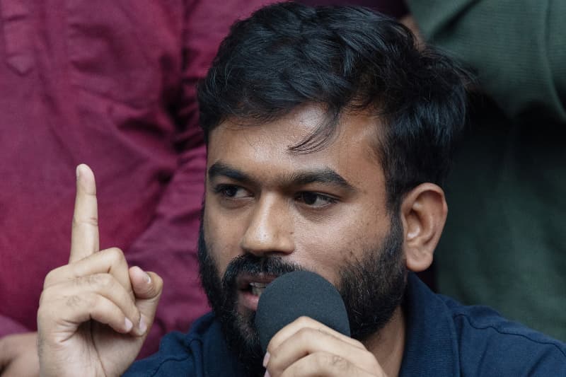 දිල්ලි විරෝධතාවට සැරසුණු තරුණ නායක අභිජීත් අත්අඩංගුවට