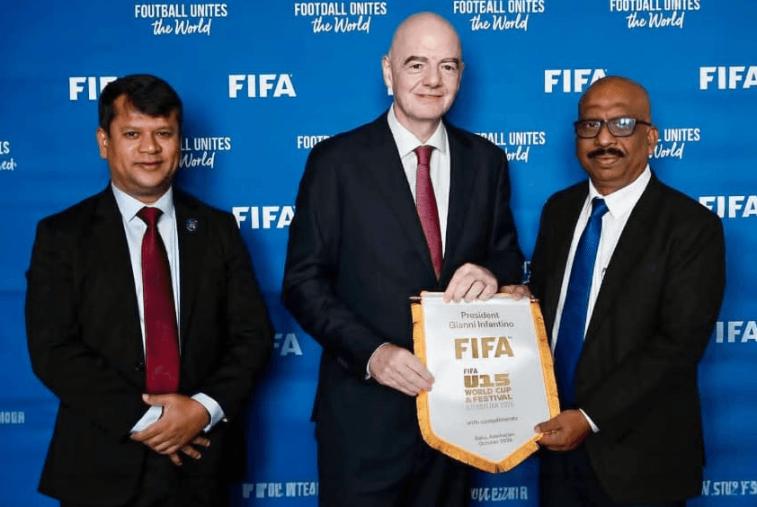 ශ්‍රී ලාංකේය පාපන්දුවට නව යුගයක්!: ක්‍රීඩා ඇමති හා FIFA ප්‍රධානීන් අතර සාකච්ඡාවක්!