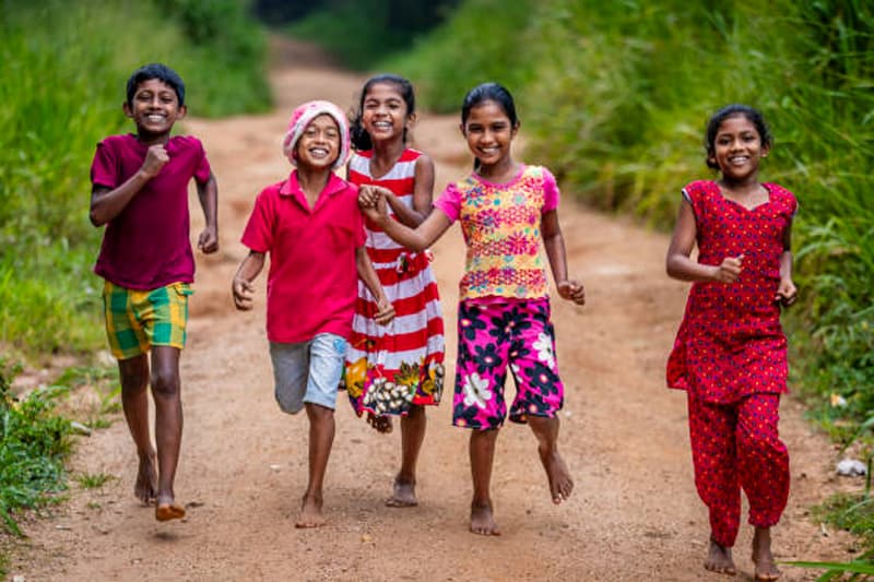දේශසීමා මැකෙන තැන ලාංකීය අනන්‍යතාව දිනන හැටි