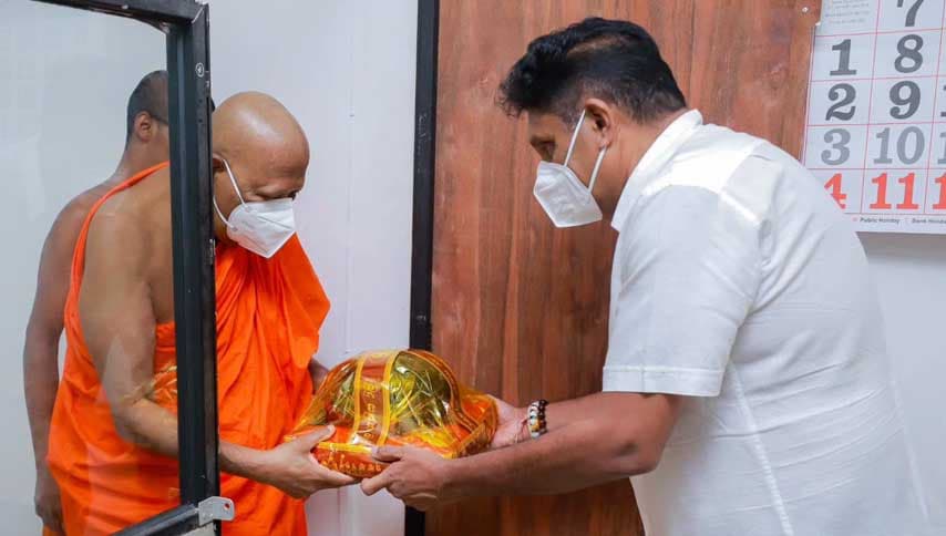 ආගමික ඇඳුම් ගරුත්වය රැකීමට 9 වැනි වගන්තිය ක්‍රියාත්මක කරන්න: සජිත්