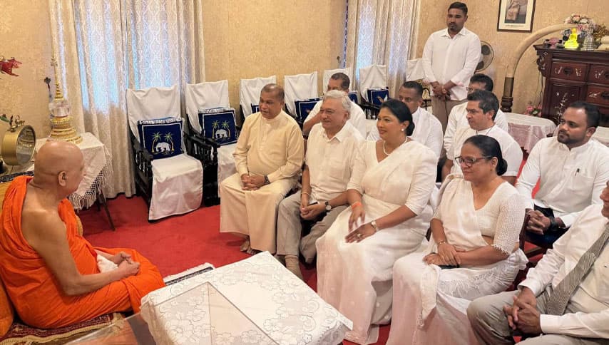 මාලිගාවට බෝම්බ ගැසුවේ කවුද? මල්වතු මහනාහිමිගෙන් සජබයට පැහැදිලි කිරීමක්