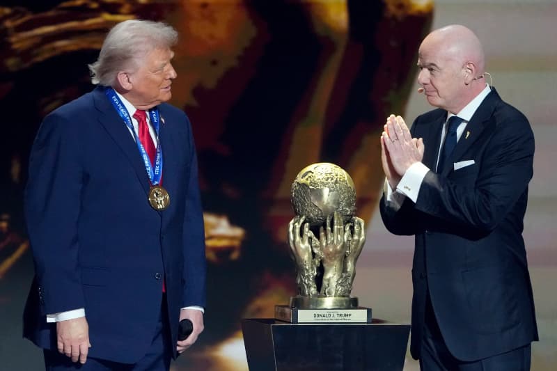 FIFA ලොක්කා ඉන්ෆන්ටීනෝ සමාව ගනී: පුටුවත් අස්ථිරයි!