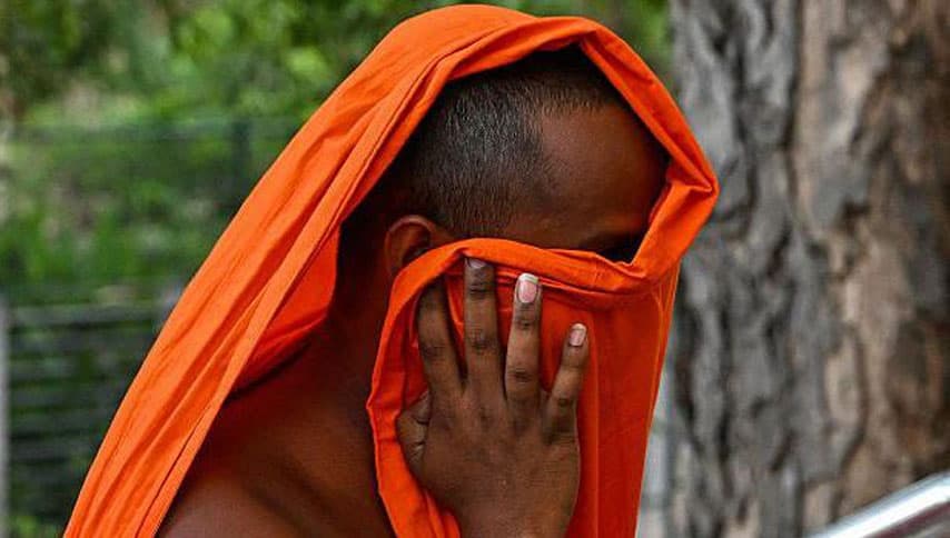 සිරකරුවන්ට සිවුරු පොරවන්න ජනාධිපතිට අයිතියක් නෑ!