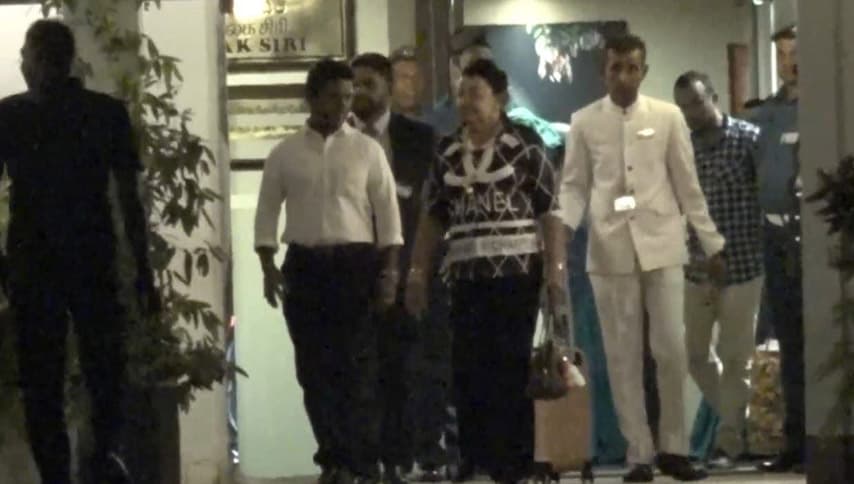 අපේක්ෂිත ඇප ඉල්ලූ ශිරන්ති රාජපක්ෂ යළි දිවයිනට