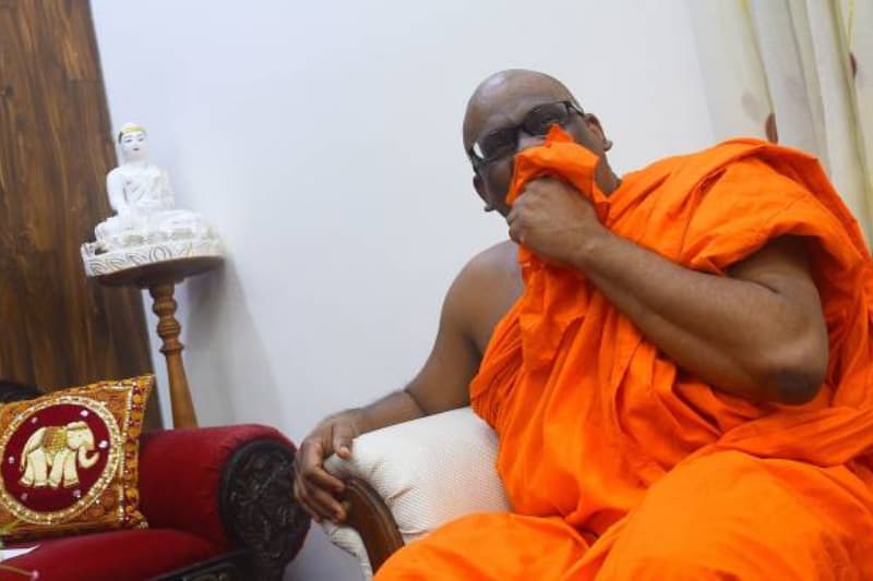 ඥානසාර හිමියන්ට අංකයක්: ජම්පරය අන්දවයි