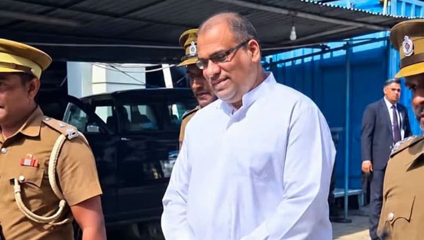 ඥානසාර හිමිට ජම්පරය ඇන්දවීම: විනය ද? නීතිය ද? | අජිත් පැරකුම්