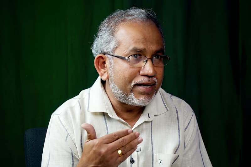 මට වුවමනා වුණේ සමාජ ප්‍රශ්න පිළිබඳ මගේ අදහස කියන්න - ලයනල් වික්‍රමආරච්චි (වීඩියෝ)