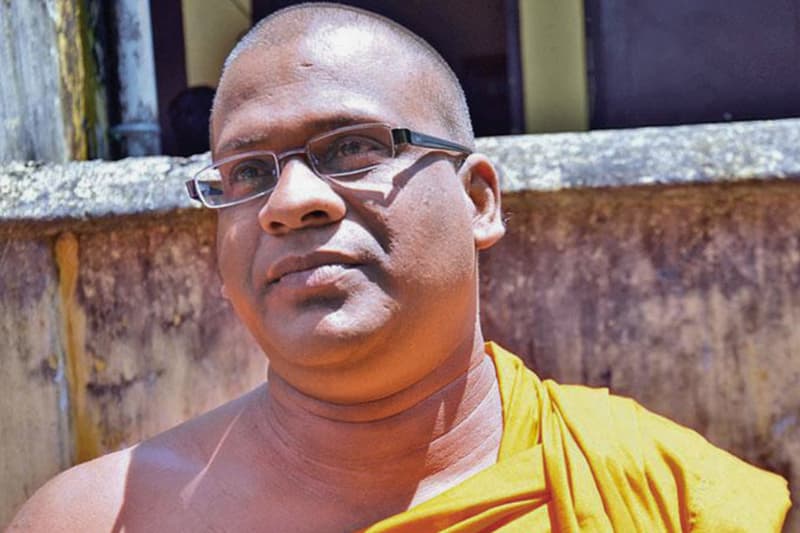 අතුලසිරි සමරකෝන් ලියයි: ඥානසාර හිමි සිද්ධිය සහ ආණ්ඩුවේ දේශපාලන අභියෝගය