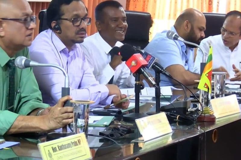 තුන් අවුරුද්දක් පරණ ප්‍රශ්නයක් විසඳන්න ආණ්ඩුව තවත් මාස තුනක් ඉල්ලයි