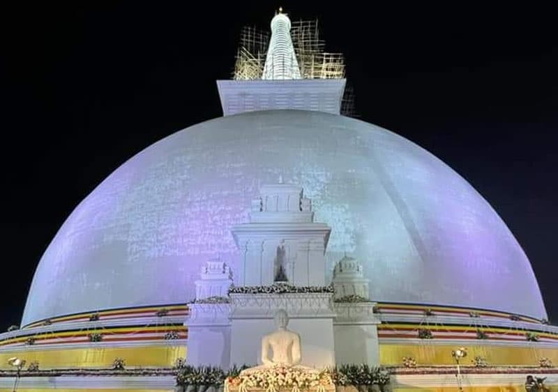 හිස් බවෙන් ගැබ්බර වූ ලෝකය...- මහේෂ් හපුගොඩ