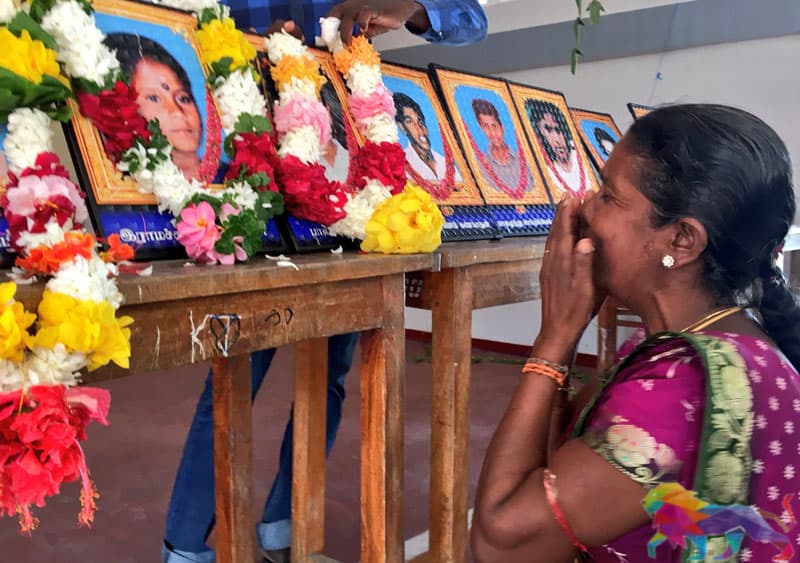 25 වසරකට පෙර ගුවන් බෝම්බ ගසා මරාදැමුනු දරුවන්ගේ සමරුවට දැඩි බාධා