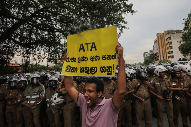 ත්රස්ත විරෝධී පනත් කෙටුම්පත: යෝජකයින්ට සහ විරුද්ධවාදීන්ට නොවැටහෙන 'ත්රස්ත නීති' -(දිනේෂ් දොඩම්ගොඩ)