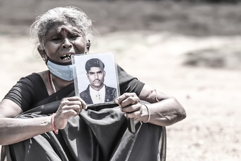 ඉතිහාසය කියාදෙන එකම පාඩම, ඉතිහාසයෙන් කිසිවක් ඉගෙනගන්නේ නැති බව ද? - (ගාමිණී වියන්ගොඩ)