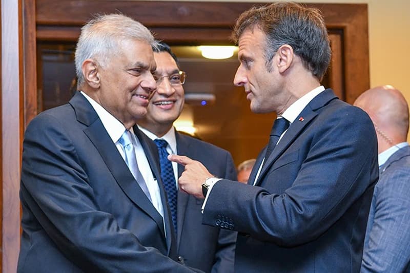 ප්රංශයෙන් ගිලටීනයක් සපයාගැනීම - (ජයශ්රී ප්රියලාල්)