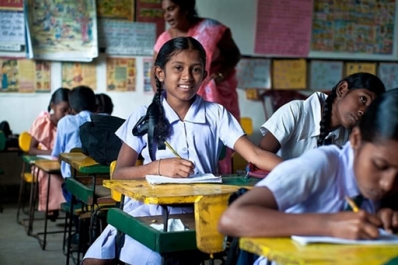 නොමිලේ අධ්යාපනයේ ඇත්ත කතාව - (චන්දන ප්රසන්න)