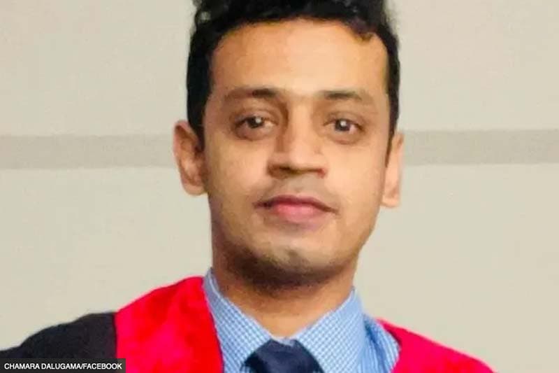 'ශ්රී ලංකාව හැර යන්නේ නෑ': කායික වෛද්ය විද්යාවේ මෙරට 'ලාබාලතම මහාචාර්යවරයා'