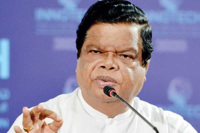 ඇමති බන්දුල ප්රවෘත්ති අධ්යක්ෂකට බැනවැදිලා !