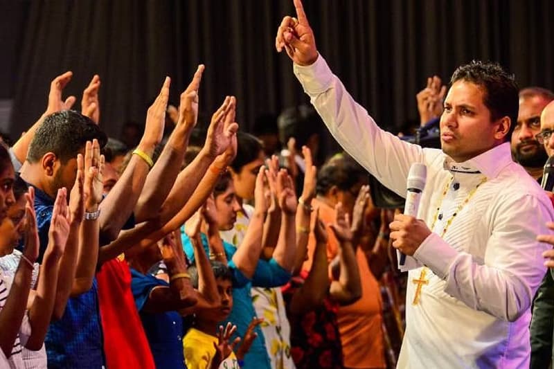'දිවැසිවර ජෙරොම්' සහ 'මිරකල් ඩෝම්' ගැන නොකී කතා !