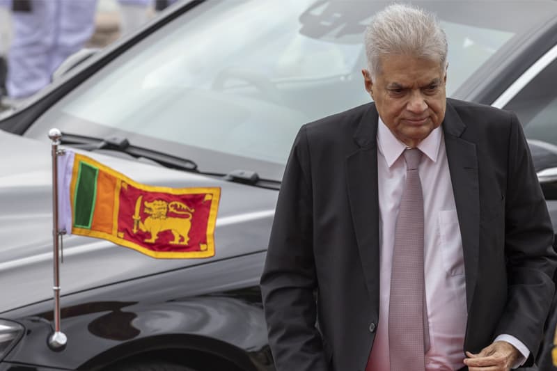 ජනතා ගුරුත්වයෙන් නිදහස් වන රනිල් - (ආචාර්ය මහේෂ් හපුගොඩ)