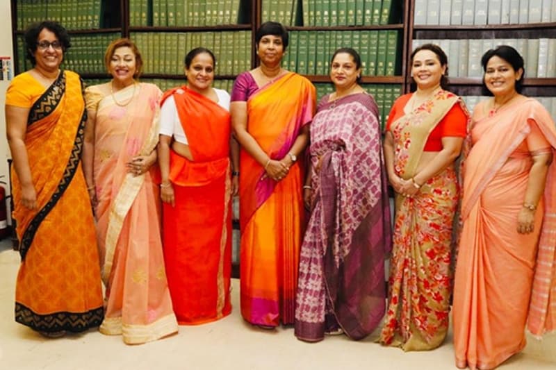 පාර්ලිමේන්තු මන්ත්රීවරියන් පක්ෂ භේද නැතුව සමඟි වෙලා : මෙන්න හේතුව !