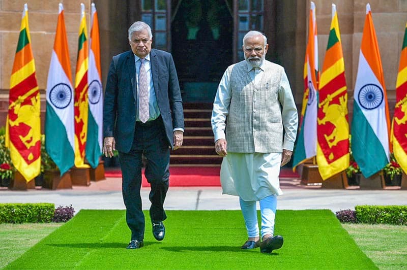පාලනය ගිලිහේ යැයි ආණ්ඩුවට පවතින බිය - (ජෙහාන් පෙරේරා)