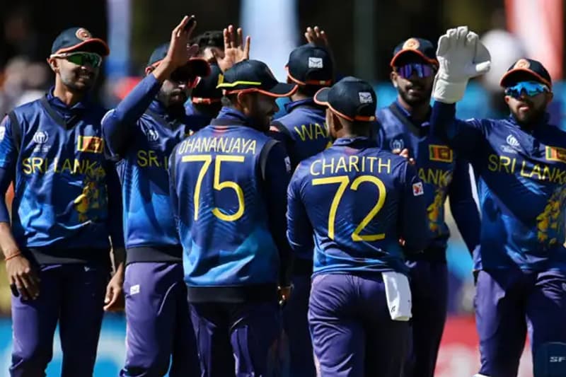 ක්රිකට් : ශ්රී ලංකාව වාර්තාවක් සම කරයි