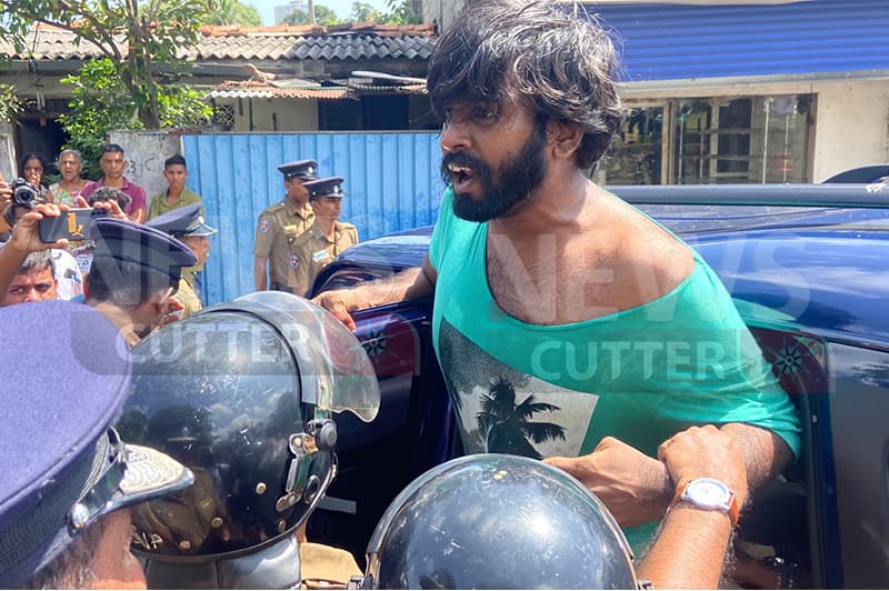 බැරිකේඩ් සටන්කාමිත්වය හා මාධ්යවේදය - (කුසල් පෙරේරා)