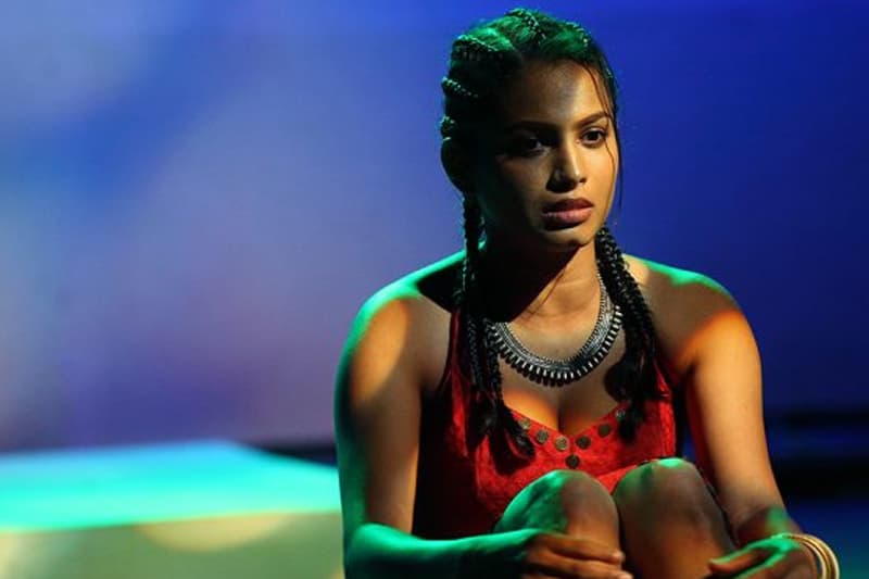 සුපර්ණකා ජූලි 21 එල්ෆින්ස්ටන් රඟහලට